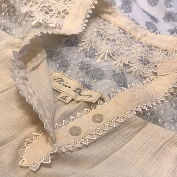 miss daisy Tops - 🌸Beautiful delicate top🌸